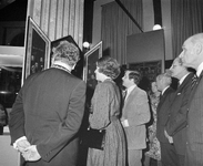 880402 Afbeelding van prinses Beatrix tijdens de opening van de tentoonstelling 'De Kogel door de Kerk?' in het ...